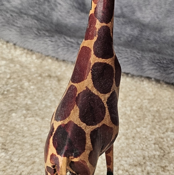 Hand Carved Giraffe Figurine - Picture 2 of 5